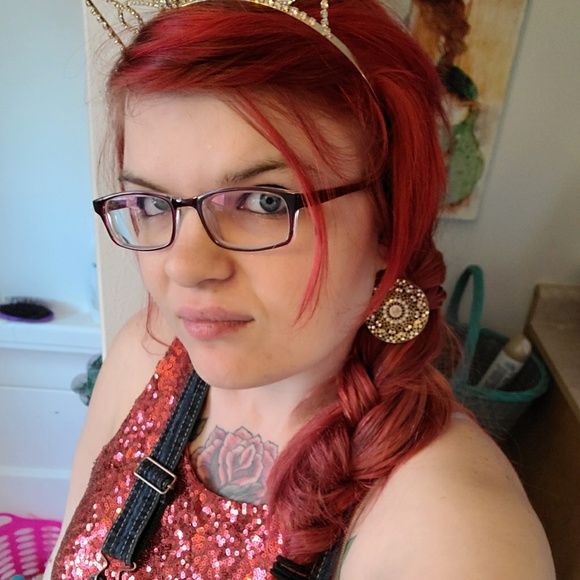 Meet your Posher, Cassandra - Picture 1 of 1